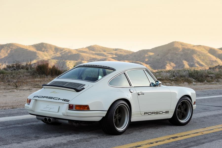  Porsche 911 by Singer 2011 года  (фото 38 из 159)